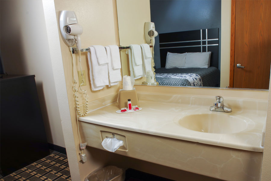 Jacuzzi Suites Hotels in Orange City, Iowa Dutch Inn & Suites
